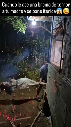 Cuando le ase una broma de terror a tu madre y se pone iterica😱😅#humor #shortsviral #comedia