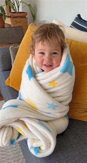 Relocation Notice! 🚀📉 The CEO Just Resigned to the Moon! 😴 Monday morning hit the "The Crib CEO" headquarters like a ton of bricks, and the executive staff is officially non-responsive. When Mom asked for an impression of Dad’s 6:00 AM alarm routine, the toddler didn't just act—they delivered a masterclass in the art of the blanket burrito. It turns out that when the Monday blues hit, the only logical solution is to hide under a fleece layer and hope the world forgets you exist. The performan