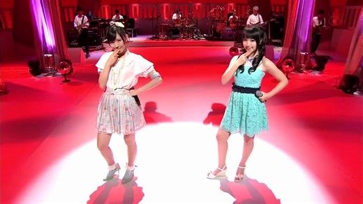2012/08/08 FNSうたの夏祭り水樹奈々 × まゆゆ (渡辺麻友)
