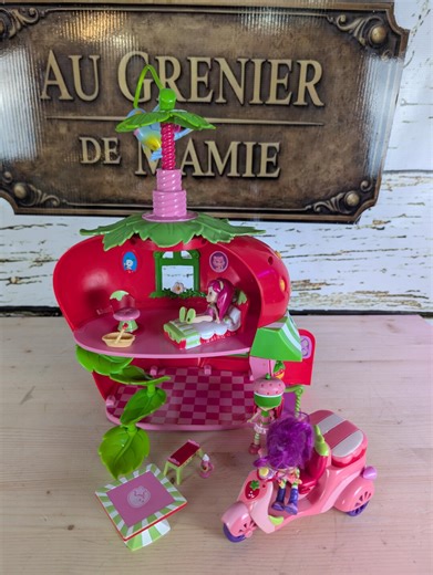 Vintage Strawberry Shortcake House With Figurines and Accessories - Etsy