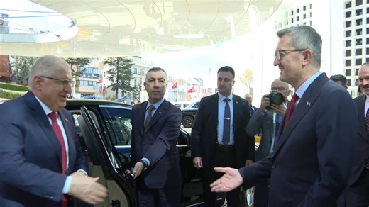 Millî Savunma Bakanı Yaşar Güler, beraberinde Bakan Yardımcısı Salih Ayhan ile "NATO'nun Ankara Zamanı: Dayanıklı Bir İttifak İçin Stratejik Konumlanma" konulu konferansa katıldı. İletişim Başkanlığı ve SETA Vakfı iş birliği ile düzenlenen panelde konuşan Bakan Yaşar Güler şunları söyledi: TÜRKİYE NATO’DA BELİRLEYİCİ AKTÖRLERDEN BİRİ HÂLİNE GELDİBugün Türkiye’nin NATO’ya katılışının 74’üncü yılı vesilesiyle düzenlenen bu anlamlı panelde sizlerle bir arada bulunmaktan büyük bir memnuniyet duyuyor