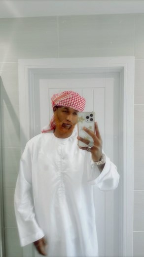 AQ on Instagram: "How to tie shemagh / Shemagh emirati style 👳🏽‍♂️ • • • • • • • • • • • • • • #shamegh #howtotieascarf #keffiyeh #howtotieturban #eidoutfit #outfitinspo #shameghariban #emirati"