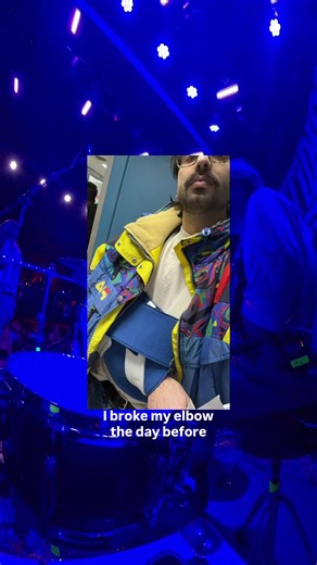 ONE-ARM SHOW First day of the @losfastidiosofficial tour and I broke my elbow 💀 Luckily the crowd and the music gave me the energy to play! Tour continues NON-STOP! Next shows: Innsbruck 6/02 Modena 7/02 Karlsruhe 12/02 Bochum 13/03 Lille 14/02 London 15/02 Hull 16/02 Northwich 17/02 Peterborough 18/02 Leeds 19/02 Birmingham 20/02 Portsmouth 21/02 Thanks to @losfastidiosofficial and to Munich!