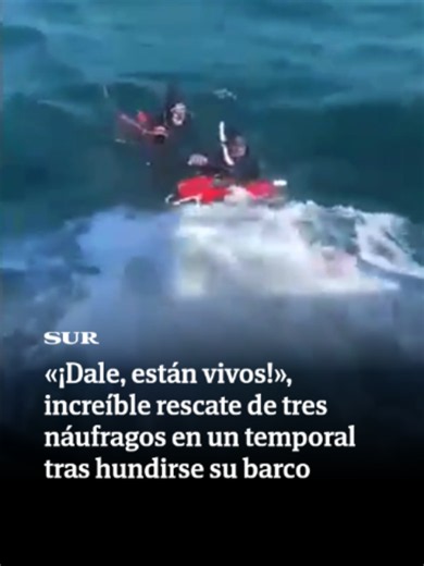 Agentes del Servicio Marítimo de la Guardia Civil han evitado este sábado el desenlace fatal para los tripulantes de una embarcación que momentos después se hundió quedando tres de sus ocupantes en mitad de la Bahía de #Cádiz en unas aguas embravecidas por el temporal de levante y con poca capacidad ya de respuesta debido al cansancio. Los hechos ocurrían alrededor de las 10.30 horas de la mañana cuando recibían un aviso del 112 informando de una embarcación con tres tripulantes que realizaban p