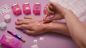 Shimmer Me Body Art TV Spot, 'Glitz It'
