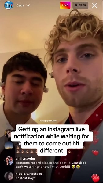 5SOS Band Members Prepare for Stage Time