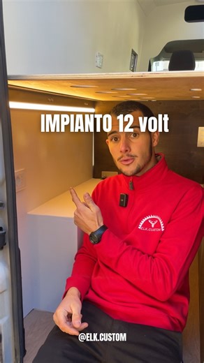 Elk Custom | Allestimenti su misura on Instagram: "IMPIANTO 12 Volt Dopo aver montato il letto, dopo aver montato la cuccia per il cane, dopo aver messo una cerniera nel letto per avere più spazio in altezza nel garage, ho collegato tutta la parte 12 volt alla batteria. Nella fossibot ci sono due prese 12 volt, una da 10 A dove ho collegato frigo, turbovent, e tutte le luci led. La seconda è da 25 A e ho collegato riscaldamento a gasolio e pompa per l acqua. Il lavoro è quasi concluso, ma ci son