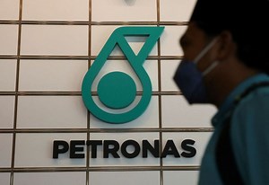 Malaysia's Petronas declares force majeure on gas supply to MLNG Dua