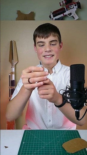 Pros and Cons of Using a Mini Exacto Knife to Cut Cardboard