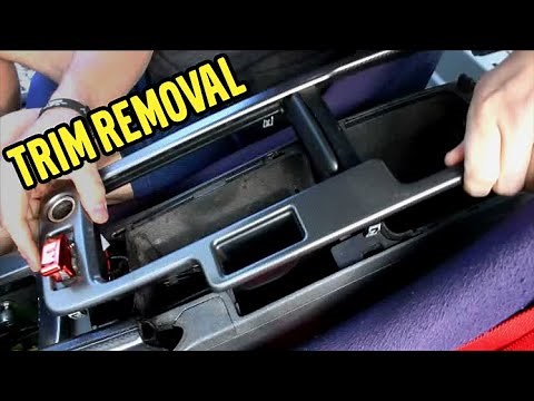 Volvo C30, Facelift Interior (2008+) Center Console Trim Removal
