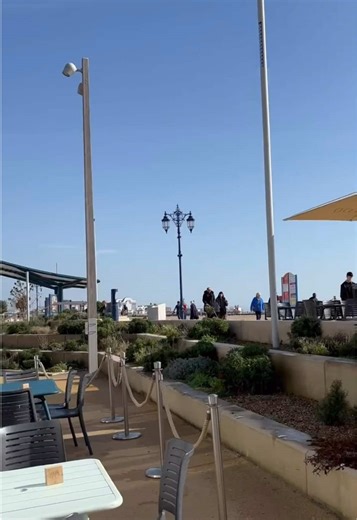 Spring Sunshine at The Briny with Tinwood Estate Parasols