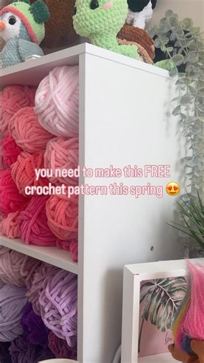 Make your own cute little flower ferret plush now, free pattern can be found on my blog! 🌸 #crochet