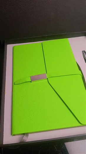 Vanessa Ilboudo on Instagram: "Envie d’un bloc-notes unique, élégant et parfaitement adapté à vos besoins ? Je vous propose des blocs-notes personnalisés avec le prénom, le logo, la couleur ou le design de votre choix ! 📝💕"