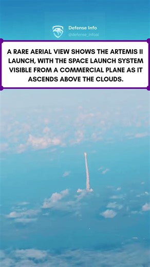 Artemis II launch seen from a commercial plane ✈️🚀