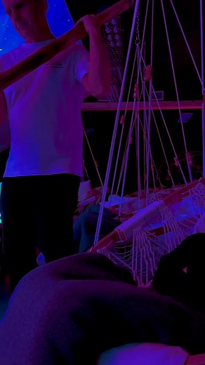 UN TEMPS POUR SOI Nos trois prochains concerts. Mercredi 12 nov. 19h00 Concert avec ou sans réflexologie Dimanche 16 nov. 11h00 Concert régulier Lundi 17 nov. 11h00 Concert 10 $ de rabais Au cœur d'un cadre enchanteur. Découvrez notre programmation complète. cristalmomentum.com/calendrier Réservez vite au (450) 275-5520 | Cristal Momentum