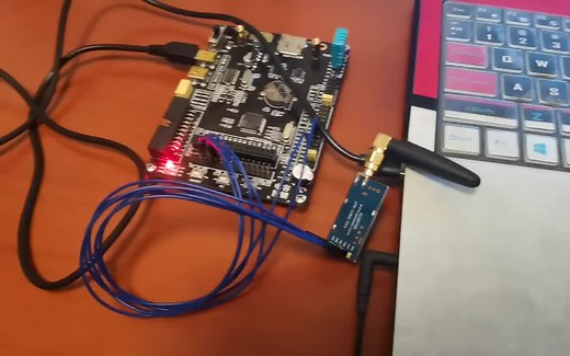 基于野火STM32MINI的lora通信，远程传输测得的环境温湿度