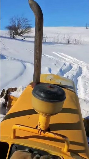 John Deere 450 C Dozer Snow Plowing #dozer #snowplow #johndeere #tractors #snow #shorts