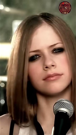 avril lavigne - complicated (music video)