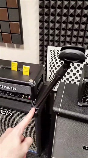 🎤 Looking for a reliable mic stand that can handle any gig or rehearsal?