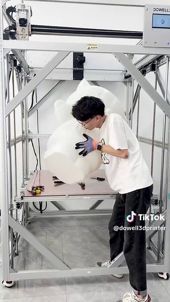 3D Printed Giant Hello Kitty Sculpture with Dowell 3D Printer