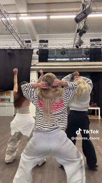 dc: @Irina Gordijenko-Andrée song: @𝐙𝐀𝐇𝐈𝐃𝐄 @benno dancing with Irina and @baatttiiii #dancer #danceworkshop #dancetrend #viral #fypppppppppppppp