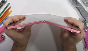 iPad 10 Undergoes Durability Test, But Fails Miserably, Despite Being Slightly More Expensive