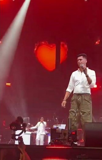 Harris jayaraj music concert adiyae kolluthey live performances by krish #harrisjayaraj