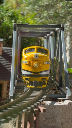 Bungalow Heaven Railroad on Instagram: "🚞 🌱 #modeltrains #modelrailway #gardenrailroad #gardenrailway #trains"