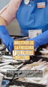 🐟 Las sardinas nos alegran el corazón ❤️ En temporada de verano, las sardinas son casi un imprescindible y es que vayamos donde vayamos, nos las vamos a encontrar. Y claro… con su sabor y propiedades, como para decir que no a un buen plato de sardinas. ✨ Ricas en Omega 3 🛡️ Ayudan a prevenir enfermedades del corazón 📅 De mayo a octubre es cuando están más hermosas y sabrosas 🌊☀️ 👩‍🍳 Ojo, que te dejamos unas recetas de nuestra maestra de la frescura: 🔥 Asadas 🥩 A la parrilla 🍋 En escabec