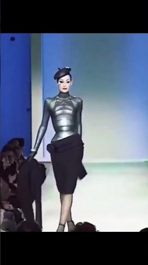 Erica Van Briel for Thierry Mugler Haute Couture Spring/Summer 1997 FashionShow #supermodel #fashion