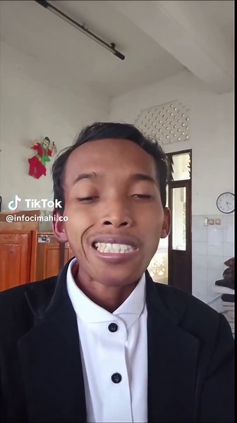 Senyum atuh Qiw Qiw di Dinten Jumat