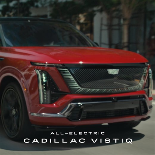 Precision in motion. Get a bird's‑eye view with HD Surround Vision in the 2026 All-Electric VISTIQ. | Cadillac