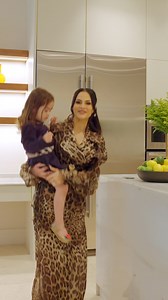 4.6M views · 170K reactions | Natti Natasha confiesa que, como dominicana, hubo espacios clave para detonar la magia, como su cocina, espacio que concibe como un epicentro que merecía una energía más que agradable. Mira el video completo: https://youtu.be/i_a52RdQGds #NattiNatasha #DiseñoInterior #OpenDoor | Architectural Digest Mexico y Latinoamérica | Facebook