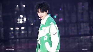 爱上全开麦的神真的很危险 LOVE IS DANGEROUS！登陆少年危险的爱初舞台江苏卫视跨年现场版 张极直拍