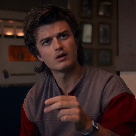 ꩜⋆°•𝙍. on Instagram: "boyfriend reveal ☝🏻☝🏻☝🏻 ❀ tv show: stranger things ❀ song: link - djo ❀ scenes: @roryslogoless"