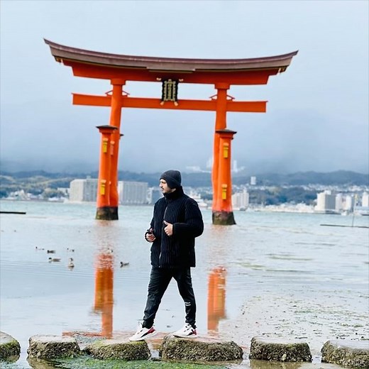 The Iconic Torii Gate of Miyajima! ⛩✨ A breathtaking symbol of Japan’s beauty and culture.