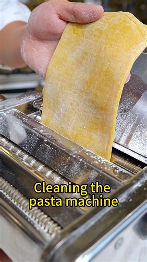 How to Clean Pasta Machine Like a Chef 🧑‍🍳 (All You Need is a Brush)