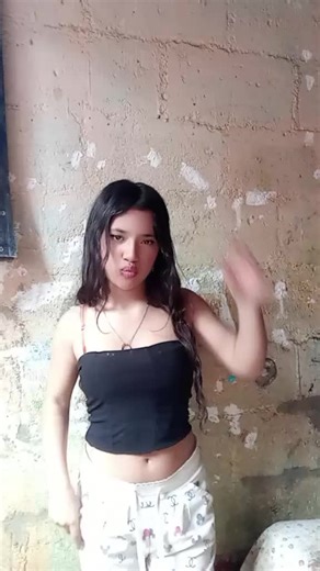 Videos de user36629340052 (@nahomy_9.5) con “media vuelta - SIMONA🖤”