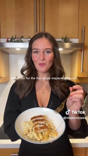 Easy Creamy Chicken Garlic Parmesan Pasta Recipe✨ LINK IN BIO FOR FULL RECIPE This is the tastiest weeknight meal ever!! Bound to become a weekly staple! Instructions: 1. Follow the full recipe instructions on my blog, you can click the link in my bio! Or google “majas recipes garlic parm pasta” 🫶🏻 The best weeknight meal!! Follow along for more quick & easy recipes like this one!! Stay Hungry, Maja♥️👩🏻‍🍳 #easyrecipe #pastatiktok #pastarecipe #pasta #mealideas