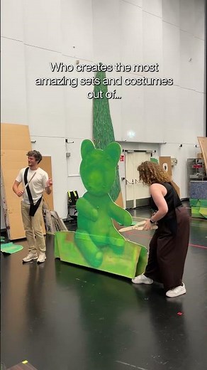 Everything is made of cardboard in Operetta Land | Dutch National Opera