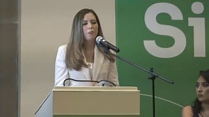 Ana Changuin, Presidenta de la Fundación Intellecta, exsecretaria de Educación Superior, exviceministra de Gobernabilidad, con más de 15 años de trayectoria en gestión pública y destacada docente universitaria, resaltó con admiración el valor del esfuerzo y la dedicación que impulsan el logro de nuestras metas. 📚💼 Con palabras llenas de motivación, celebra a quienes logran armonizar trabajo, familia y estudios, demostrando que, a través del compromiso diario, siempre es posible avanzar hacia n