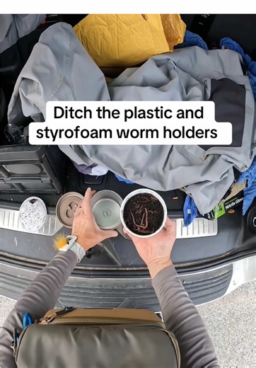 Innovative Worm Container for Fishing Enthusiasts