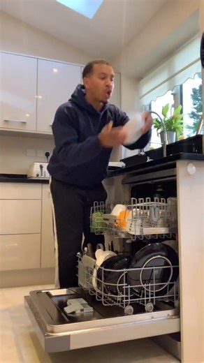 Michael McIntyre Stand-Up Comedy: Hilarious Dishwasher Adventures