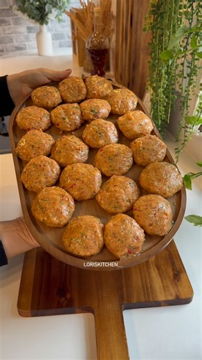 Laureta Leka | QOFTE ME FILET PULE😋👌 300-400 gr mish pule 2 kokrra qepë 1 spec i kuq 3-4 thelpinj hudhra Majdanoz i fresket Vaj ulliri Kripë, piper... | Instagram