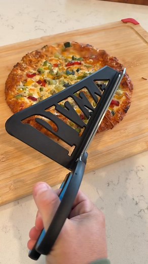 Slice. Lift. Serve. 🍕 No more messy cheese or squished slices — these extra-long pizza scissors cut and serve in one smooth motion. Perfect for pizza, flatbreads, cakes, and every party snack in between! | Qhworkshop