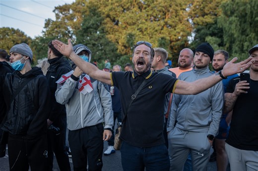 UE adoptă politică mai dură privind imigrația: Hub-uri de returnare și detenție prelungită