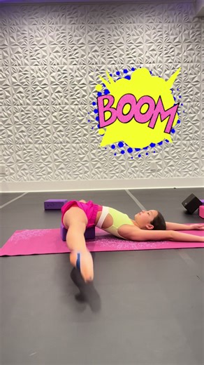 Many of you are asking me about my stretch routine, I’m going to post a serie of it, hope this can help in your dance journey ❤️🤗 Part 1: hip flexibility I tied a stretch band on my ankles to help pull my legs down. I’m also using one yoga block under my back to increase the height. Note, these are fully optional, depends on where you are with your flexibility, please use these tools with caution. And yes, it hurts me too 😭😂 #flexibility #stretching