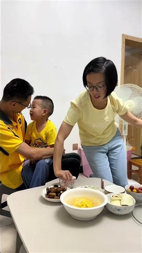 有这么暖心孝顺的孩子，再辛苦也值了，谢谢我的宝贝，爸爸妈妈最大的幸福就是慢慢陪伴你长大#脑瘫儿加油 #懂事的孩子 #一起奋斗的夫妻