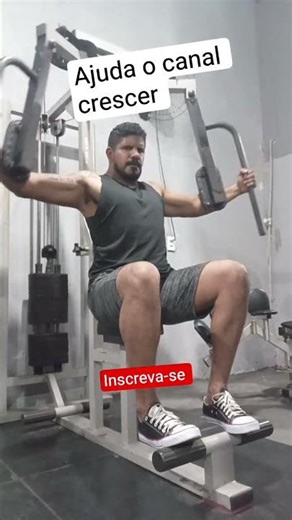 Chest workout- peck deck voador.