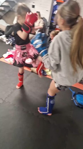 Family Muaythai sessions Tuesdays and Wednesdays. DM us for more details ✨️ #thaiboxing #muaythai #familymuaythai #familysessions | Kmt Muay Thai (Kristina Hopper)